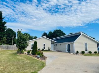 927 S Gutensohn Rd, Springdale, AR 72762