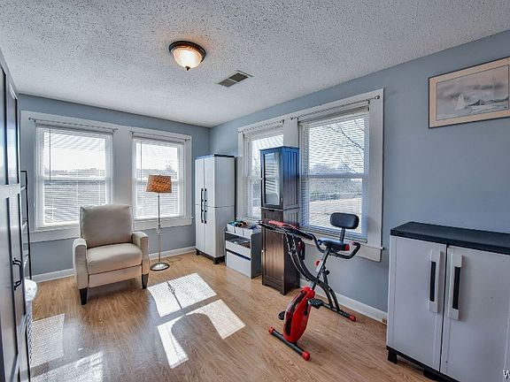 5th image of 4035 Shaw Dr