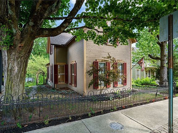 3rd image of 142 N Main St