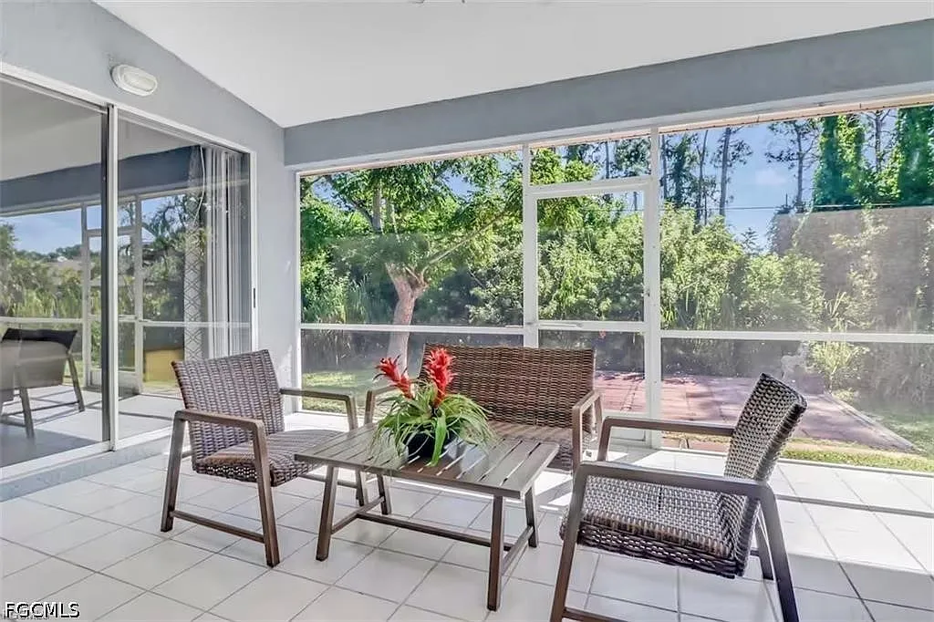 3 bed, 2.0 bath, 1830 sqft, $2,600 — Photo 3