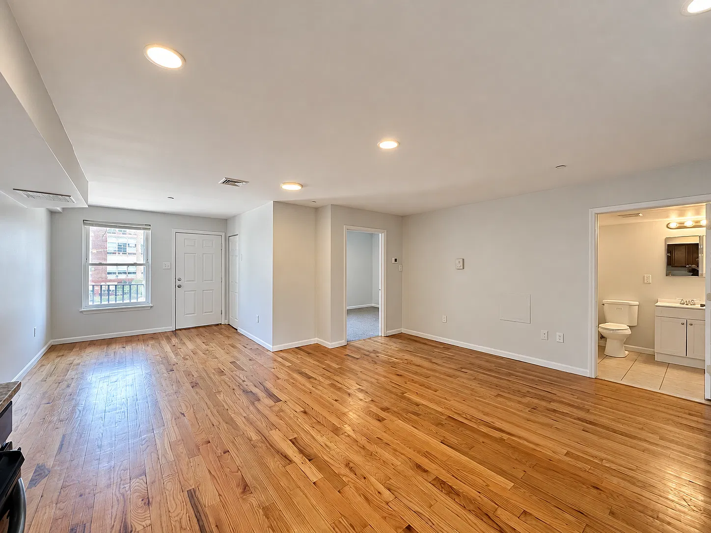 3 bed, 2200 sqft, $1,715 — Photo 4