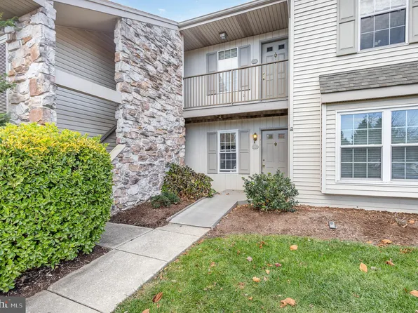 213 Greenview Dr, Lancaster, PA 17601