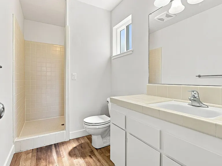 117 Holiday Dr — Photo 11
