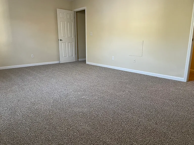 36 Hampton Dr — Photo 6