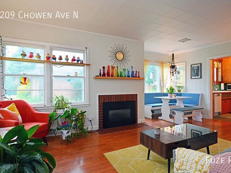 3209 Chowen Ave N — Photo 3