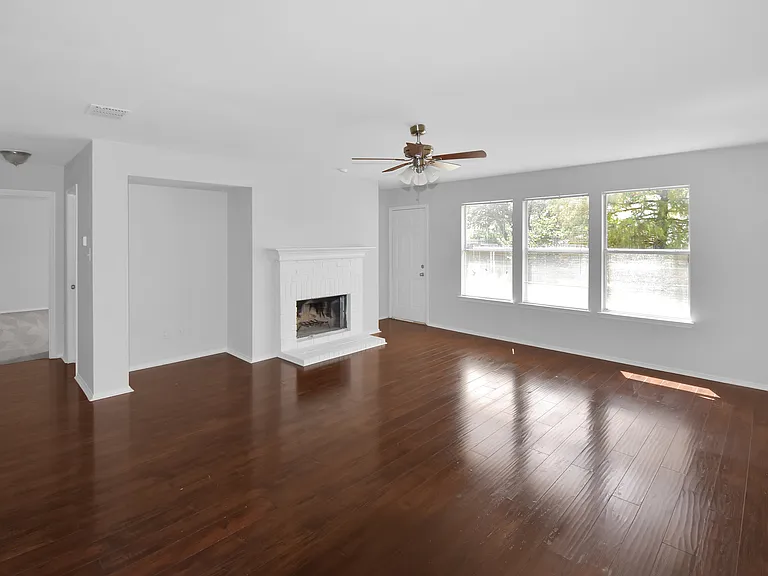 2905 Frontier Ln — Photo 9