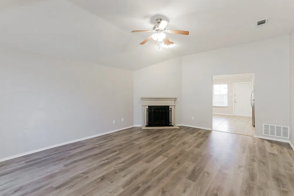 3 bed, 2.0 bath, 1398 sqft, $1,990 — Photo 4