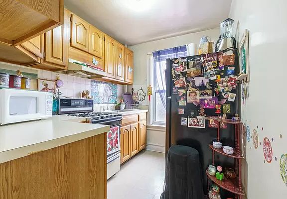 3rd image of 2164 38th St