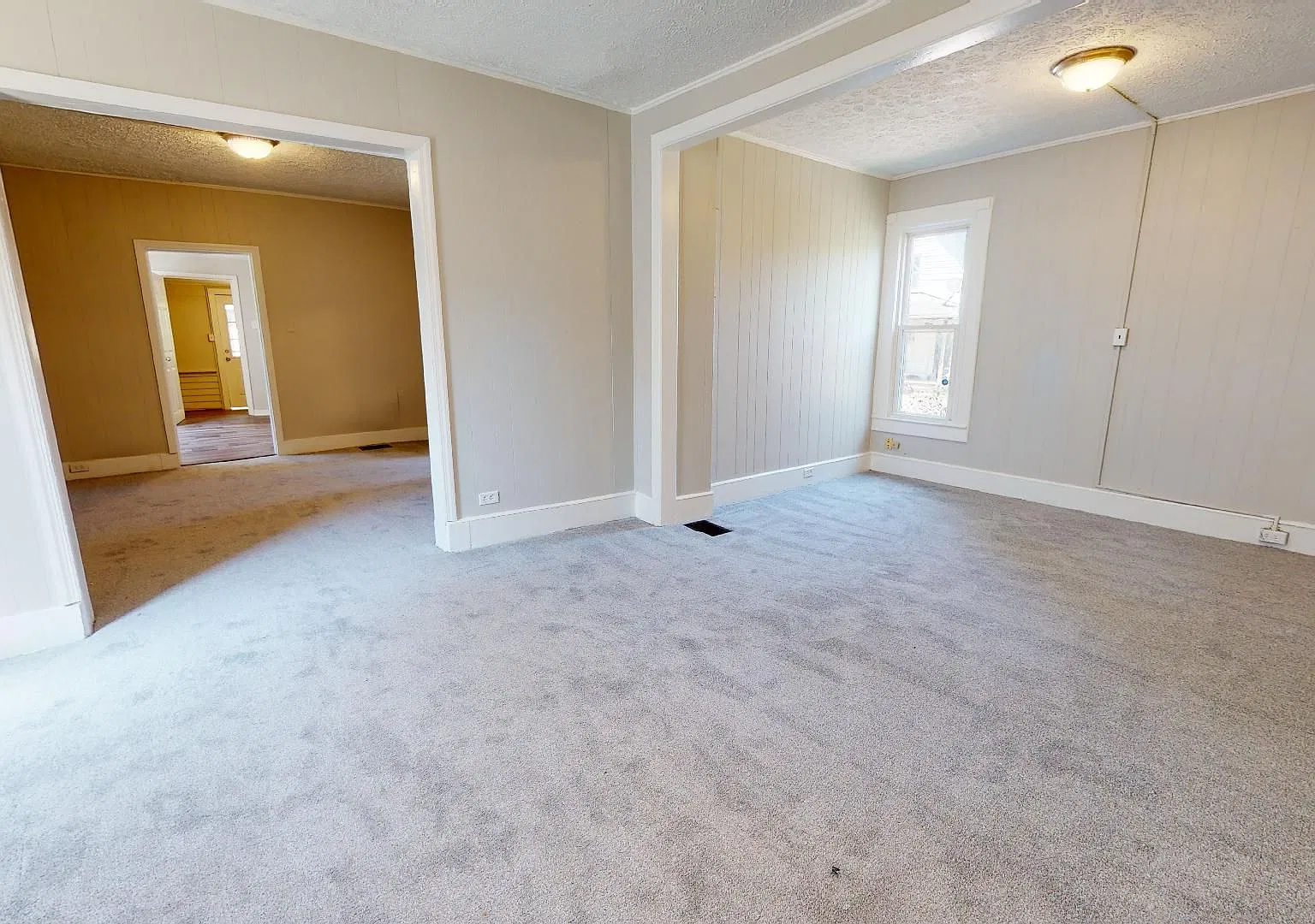 Huge 4 Bedroom Single Family House - almost 1500 SQ FT! — Photo 3