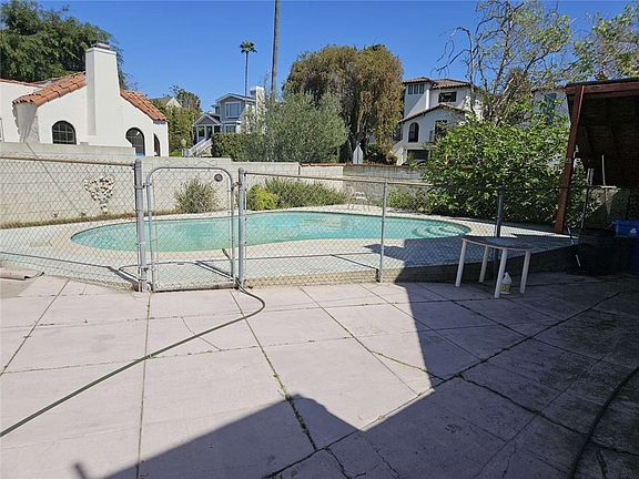 4th image of 2642 Manning Ave