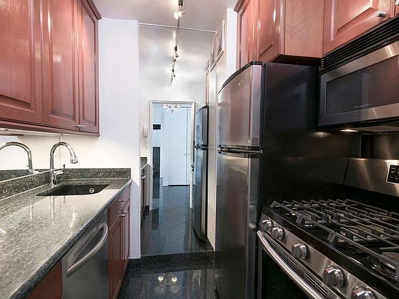 4th image of 77 7th Ave APT 17J