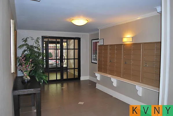 Rented by KVNY Soho | media 73