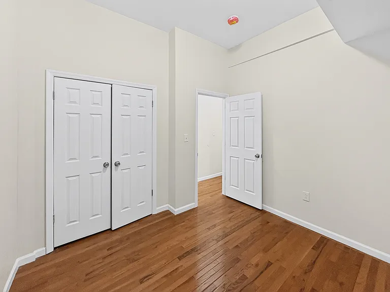 826 S 15th St — Photo 15