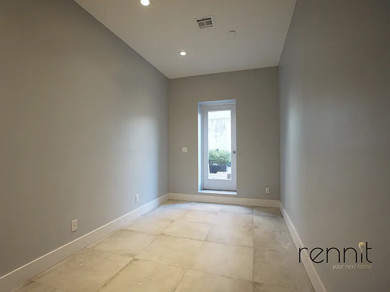 581 Van Buren St #1 — Photo 14