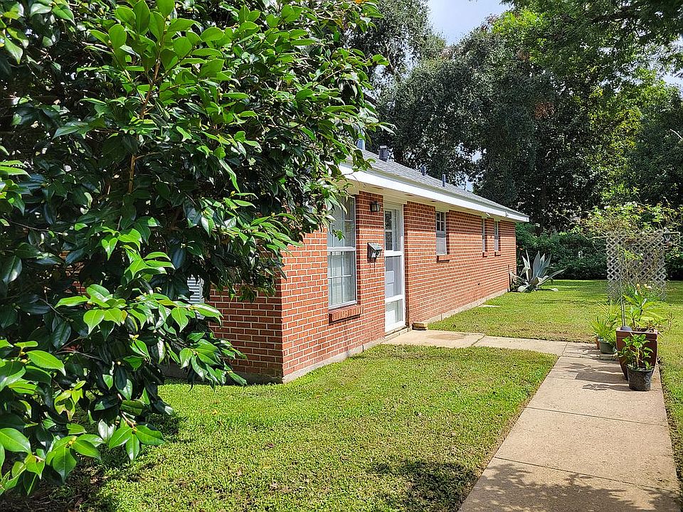 1st image of 924 W Saint Mary Blvd