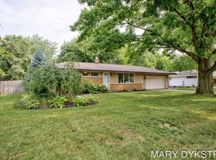 585 Huizenga Ave, Zeeland, MI 49464
