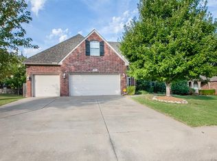 11906 S Cedar Ct, Jenks, OK 74037