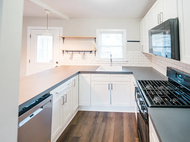 2931 Glenwood Ave SE — Photo 8