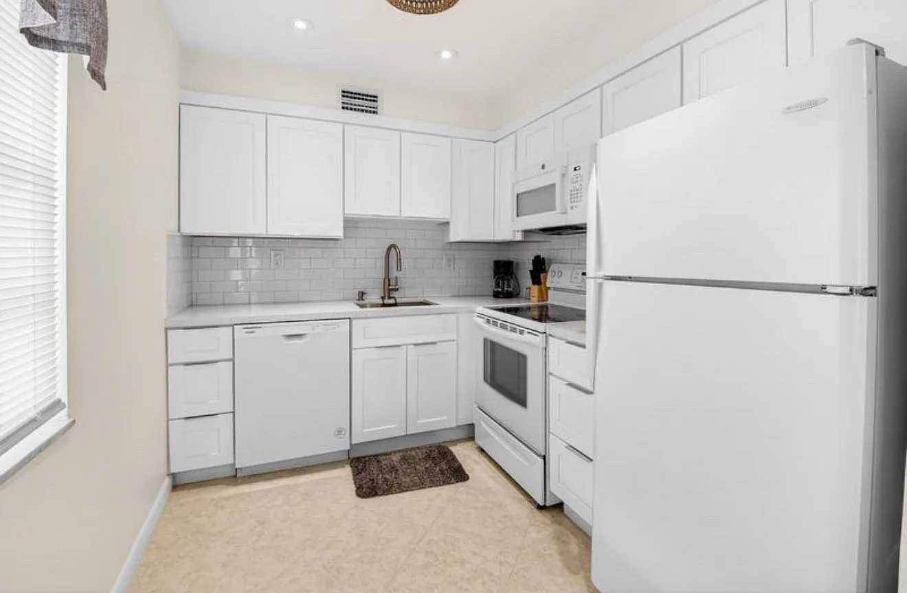2 bed, $2,400 — Photo 4