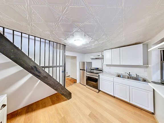 4th image of 137 S 1st St Floor 1