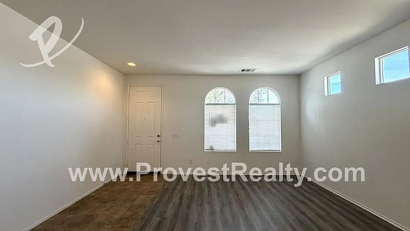 4 bed, 2.0 bath, 2200 sqft, $2,350 — Photo 4