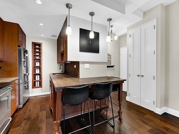 3rd image of 23 E 10th St APT 321