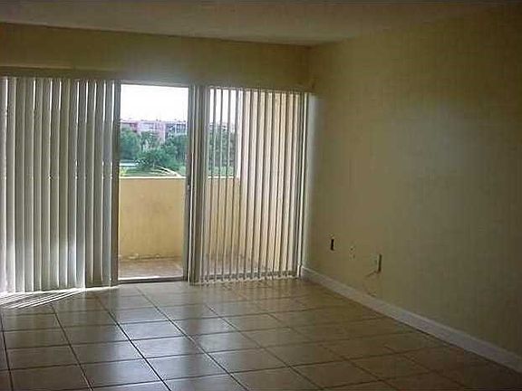 3rd image of 9359 Fontainebleau Blvd APT F416