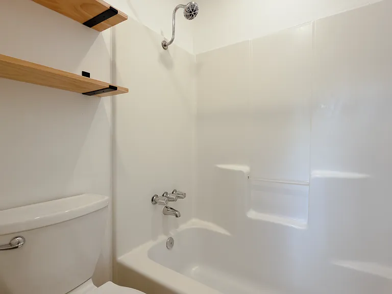7004 Oak Meadow Cir #B — Photo 16
