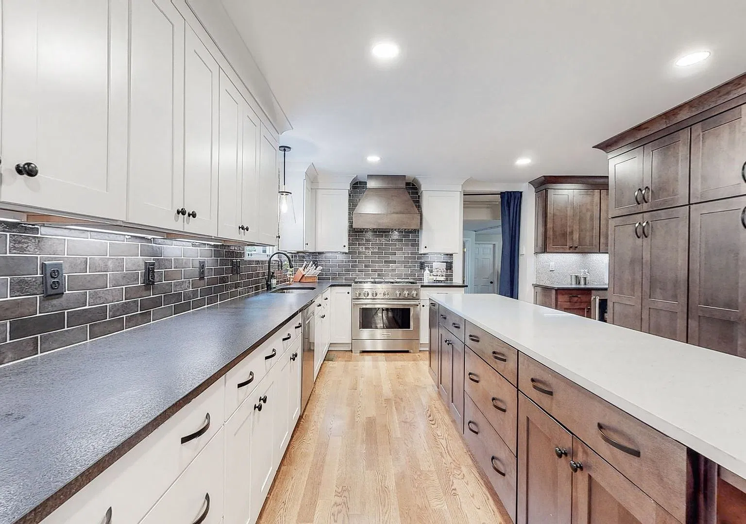**Renovated Colonial On Over An Acre Zoned For Williamson County Brentwood Schools** — Photo 4