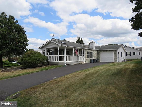 4th image of 377 Spring Meadow Cir