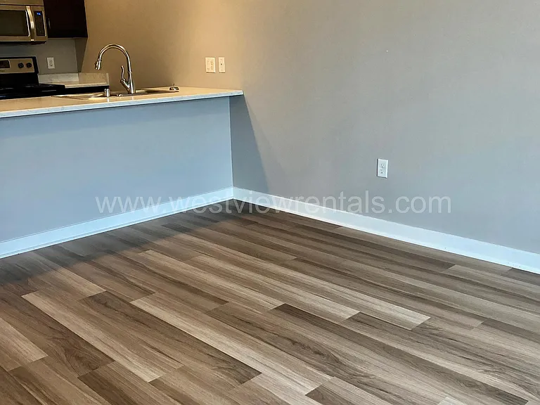 203 E Laurel St — Photo 177
