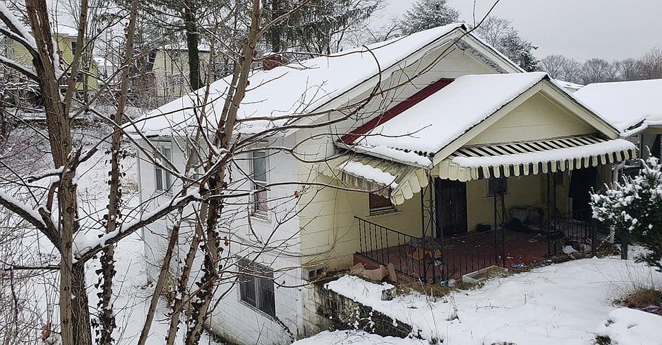 2nd image of 257 S Heber St