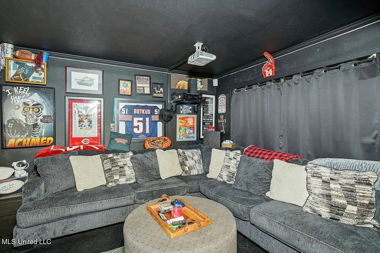 3 bed, 2.0 bath, 2150 sqft, $2,400 — Photo 4