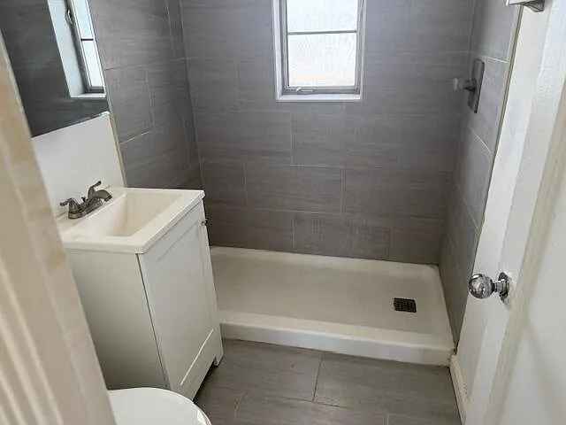 211 Sunrise Ave — Photo 4