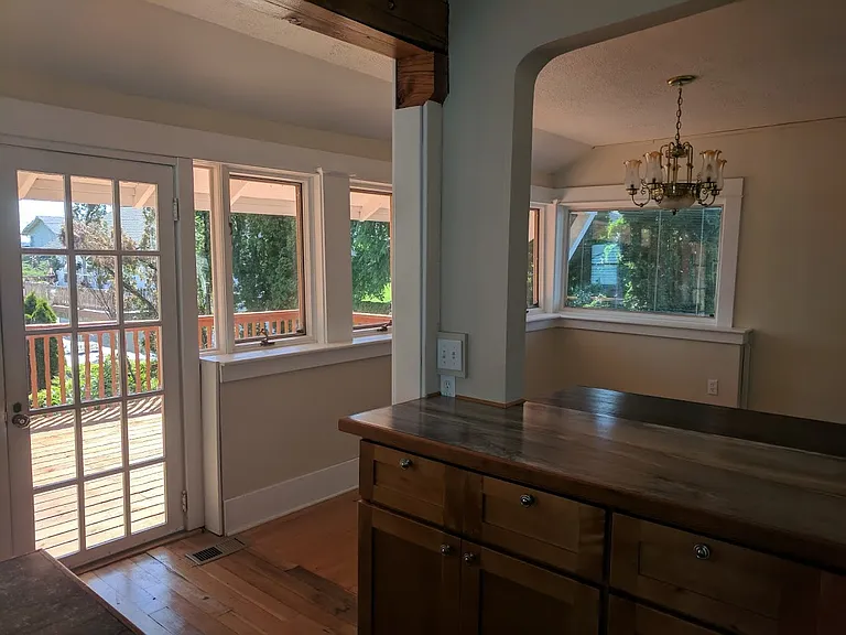 Fantastic indoor/outdoor living, open floorplan!