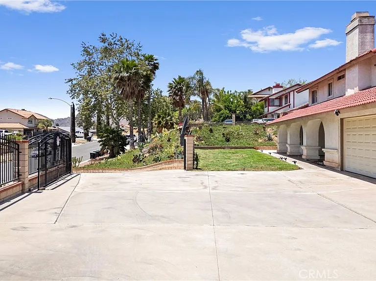 10703 Valley Dr — Photo 3