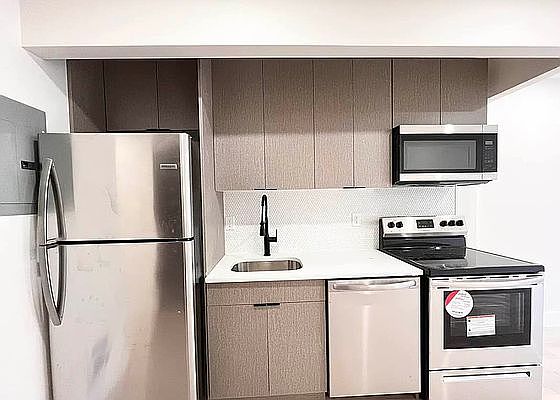 3rd image of 2102 Regent Pl #2F