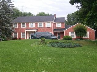 1082 Woodkrest Dr, Flint, MI 48532