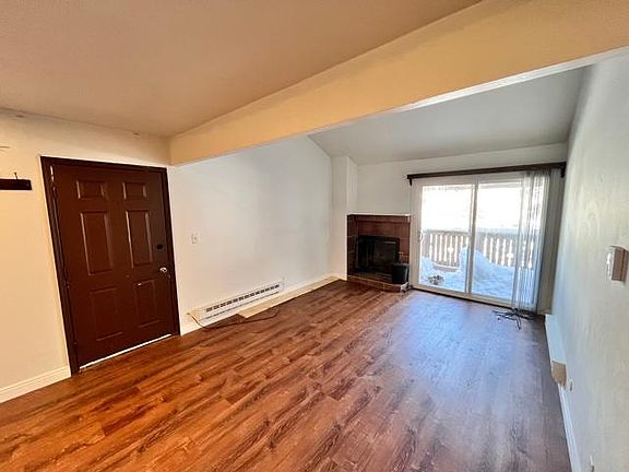 Living Room/Entry