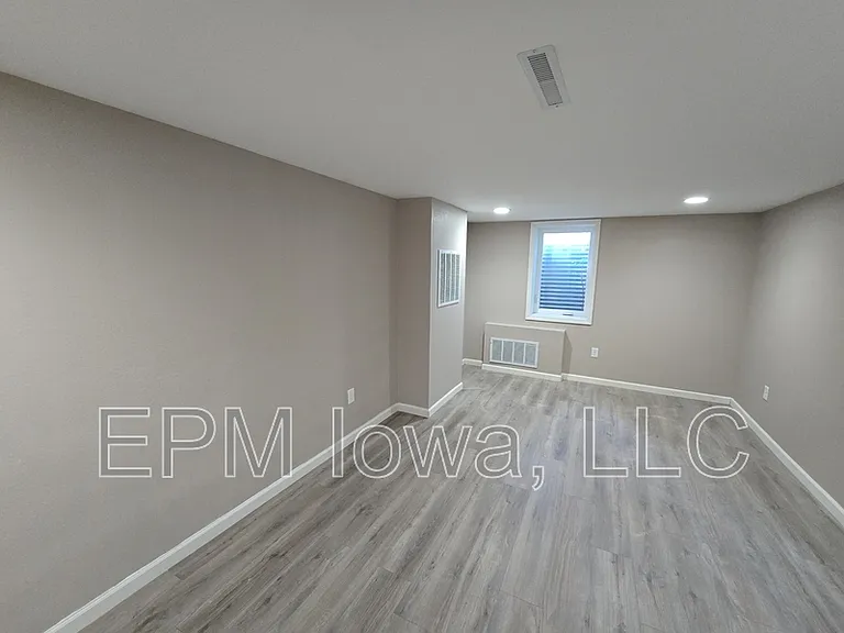 867 Maxwell St — Photo 18