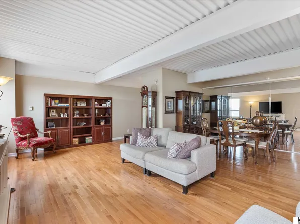 105 N 31st Ave APT 503, Omaha, NE 68131