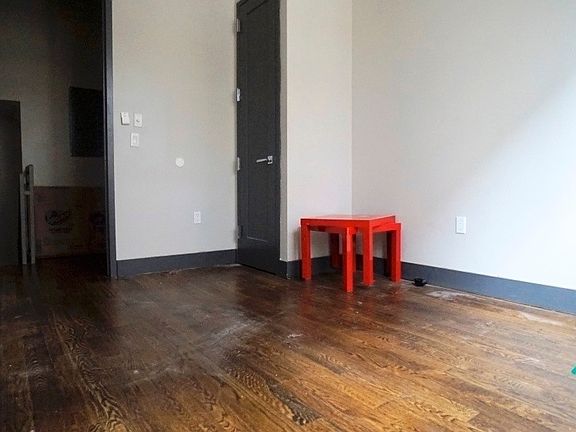 5th image of 200 Scholes St #1F