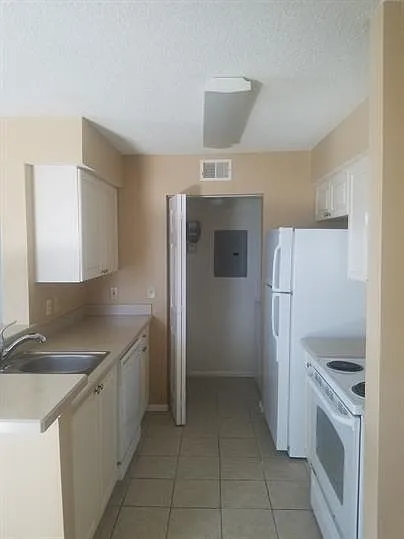 1 bed, 1.0 bath, 733 sqft, $1,100 — Photo 3