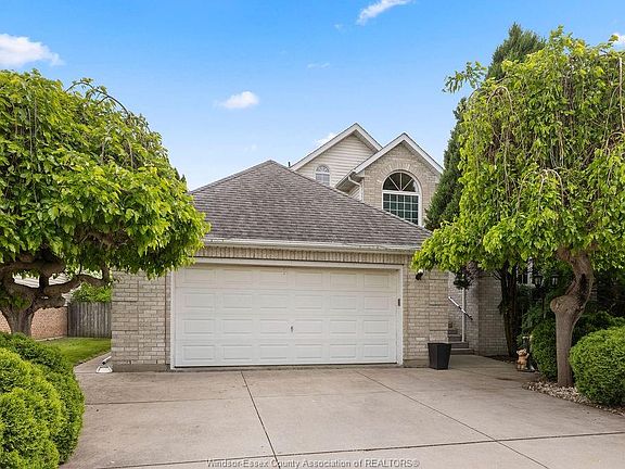 2nd image of 4577 Hunt Club Cres