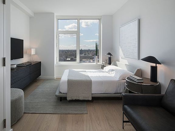 3rd image of 123 Linden Blvd APT 18X