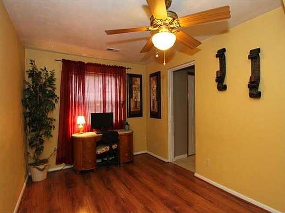 5th image of 15 Dorchester Dr