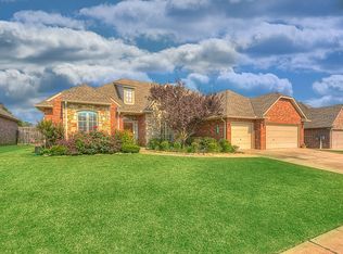 3200 Amberwood Cir, Edmond, OK 73003