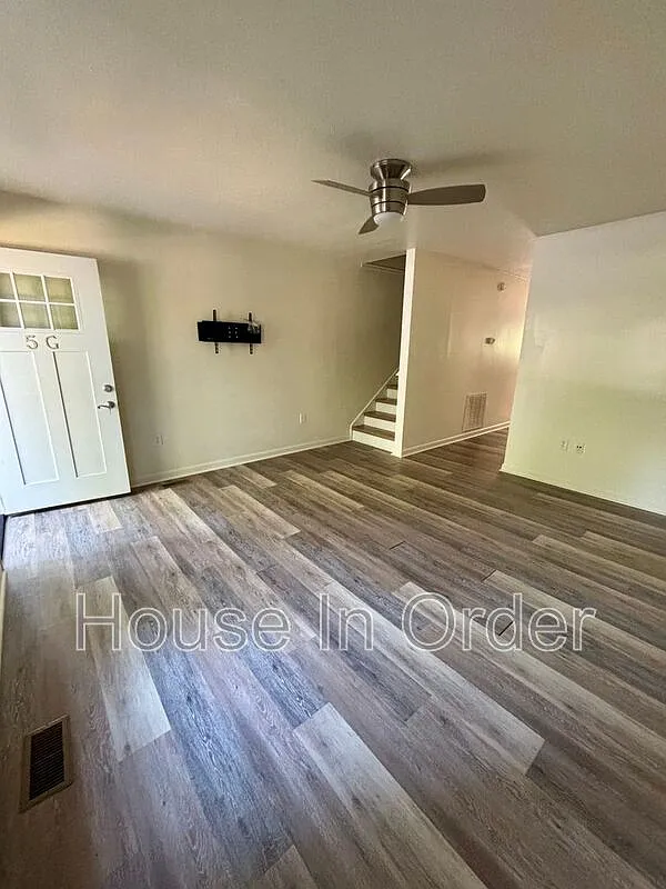 2 bed, 1.5 bath, 1140 sqft, $1,460 — Photo 4
