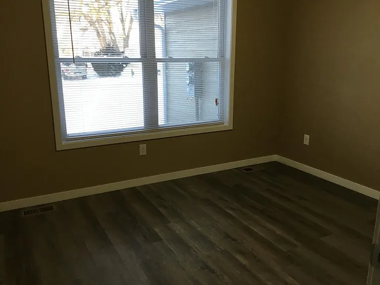 208 S H St — Photo 12