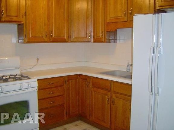 3rd image of 2727 N Victoria Ave